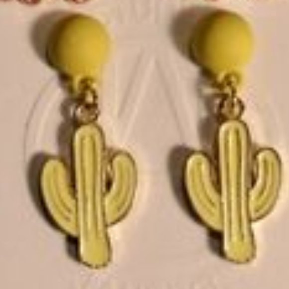 2/$25 Adorable daisy & cactus earring set 925 Sterling silver posts Spring 2023 - Picture 3 of 4